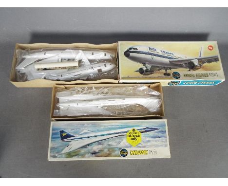 Airfix - Two boxed vintage Airfix plastic model aircraft kits in 1:144 scale. Lot contains Airfix #05170 'Concorde' and #0617