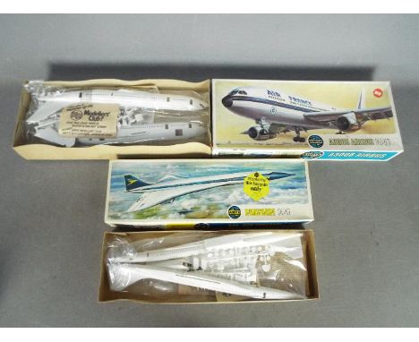 Airfix - Two boxed vintage Airfix plastic model aircraft kits in 1:144 scale. Lot contains Airfix #05170 'Concorde' and #0617