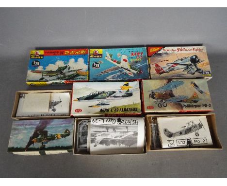 Km, Nichimo, Other - Six vintage plastic model aircraft kits in 1:72 scale. Lot includes Nichimon Mitsubishi A5M4; KM Aero L-