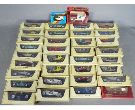 Matchbox Models of Yesteryear - A collection of 35 predominately Matchbox Models of Yesteryear mainly in straw boxes. Lot inc