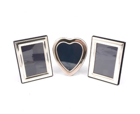 Carr's of Sheffield Ltd, a heart shaped silver plain polished photograph frame, Sheffield 1988, photograph size 8cm, blue vel