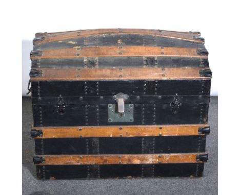 Canvas and wood cabin trunk, doned top, wooden slats, width 69cm, depth 45cm, height 59cm.