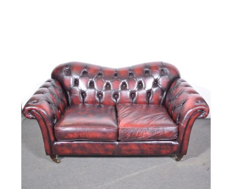 Chesterfield type leather lounge suite, buttoned leather upholstery, including sofa, 176cm, sofa 176cm, matching footstool an