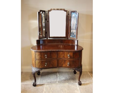 An early 20th century Chippendale revival kidney shaped mahogany dressing table, with a triple mirror above the kidney shaped