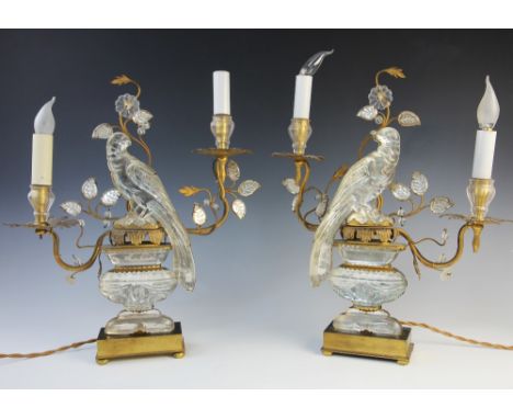 A pair of 18th century style French glass lamps, designed as parrots perched upon urns, in the manner of Maison Bagues, 41cm 