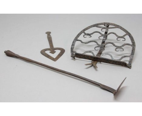 WROUGHT IRON OAT CAKE TOASTER, of horse shoe form with an easel stand, height 30cm; together with an iron potato rake and ano