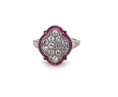 AN ANTIQUE STYLE RUBY, DIAMOND AND WHITE PRECIOUS METAL RING STAMPED PLAT ASSESSED AS 950 PLATINUM. GEM WEIGHTS APPROX DIAMON