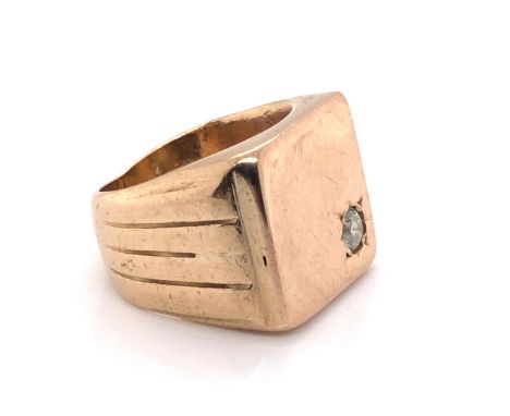 A VINTAGE PRECIOUS YELLOW METAL AND DIAMOND HEAVY GENTS SIGNET RING. STAMPED TO INNER SHANK 9ct AND TESTED AS SUCH. ESTIMATED