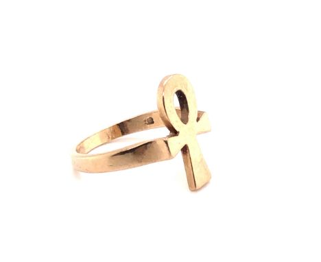 A VINTAGE 9ct HALLMARKED GOLD ANKH RING. FINGER SIZE O. WEIGHT 4grms 