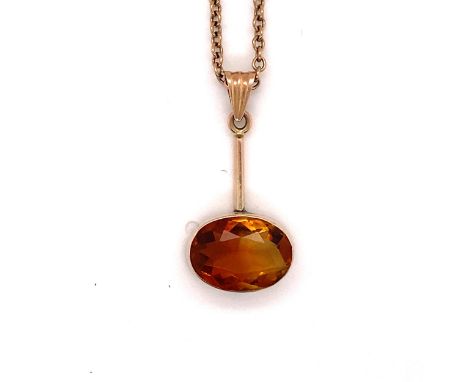 A VINTAGE AMBER COLOURED GEMSTONE IN A RUB OVER SETTING WITH AN ARTICULATED BAR DROP SET IN A 9ct GOLD STAMPED MOUNT AND BLEC