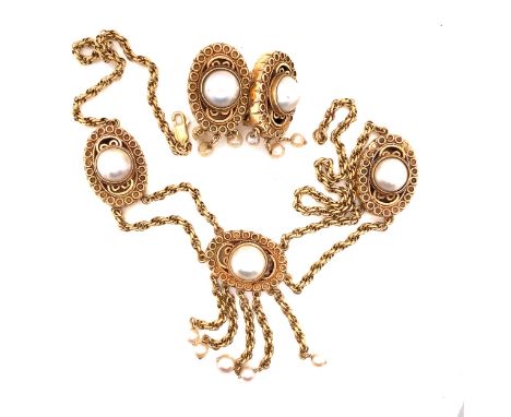A VINTAGE PRECIOUS YELLOW METAL AND PEARL SUITE OF JEWELLERY, COMPRISING OF A THREE PANEL NECKLACE JOINED WITH A ROPE CHAIN. 