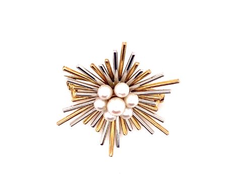 A VINTAGE 9ct GOLD TWO COLOUR STAR BURST BROOCH SET WITH A CULTURED PEARL CLUSTER CENTRE, HALLMARKED AND DATED 1970. MEASUREM
