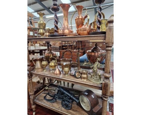 COPPER, BRASS, TO INCLUDE: A PAIR OF PETAL BASE CANDLESTICKS, A HUNTING HORN AND A HOT WATER JUG TOGETHER WITH A CLOCK AND A 