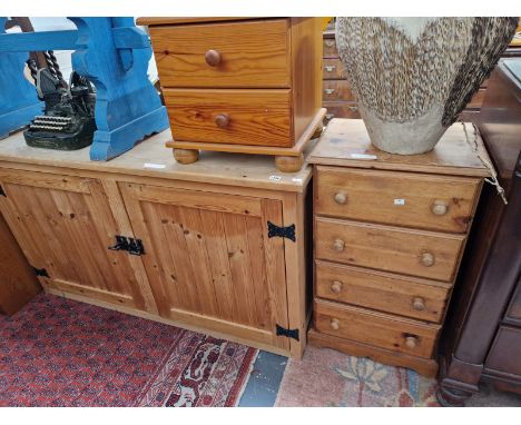 A VINTAGE PINE TWO DOOR DRESSER BASE, A SMALL FOUR DRAWER CHEST, AND A TWO DRAWER BEDSIDE CABINET. THE DRESSER 82 X 145 X 48C