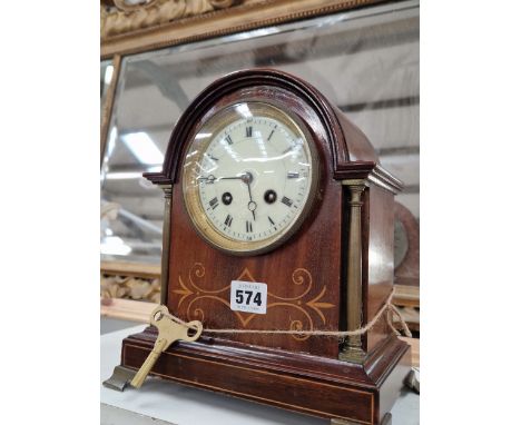 AN EARLY 20th C. INLAID MAHOGANY MANTLE CLOCK STRIKING ON A COILED ROD