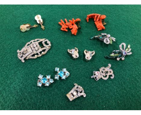 VINTAGE DIAMANTE AND OTHER JEWELLERY. 