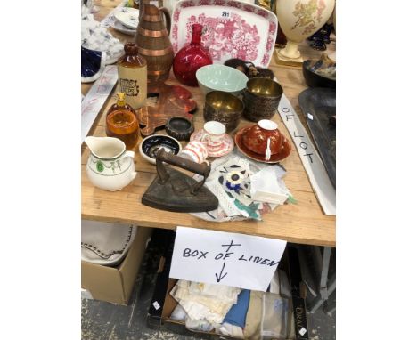 A CRANBERRY GLASS FLASK, A MINERS LAMP, BENARES AND OTHER BOWLS TOGETHER WITH A SMALL QUANTITY OF LINEN