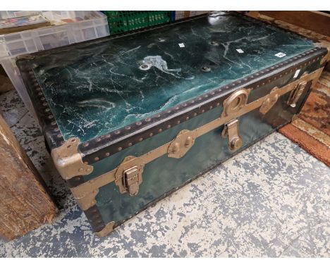 A VINTAGE CABIN TRUNK. 