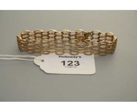 A stylised oval trellis link bracelet, with concealed push button clasp, marked '325', 18.5g