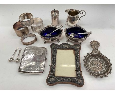 Group of silver to include pair of salts with blue glass liners, salt spoons, pepperette, cream jug, napkin rings, cigarette 
