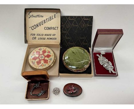 Garnet bird brooch in closed back white metal setting, other paste set jewellery, two vintage compacts and a dressing table s