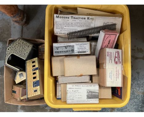 Collection of model train and bus kits, and model sheds