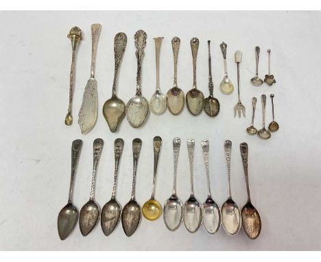 Group of misc silver flatware, mostly teaspoons and salt spoonsTotal weight approximately 265 grams.