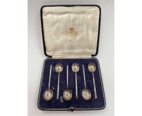 Set of six silver coffee spoons in fitted case (Sheffield 1930)