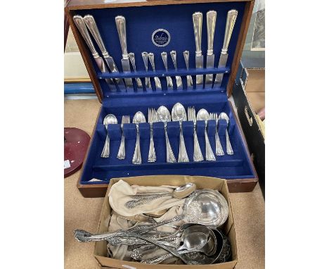 Oak cased Nakens silver plated cutlery 6 place setting, serving spoons and plated cutlery