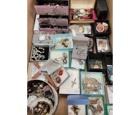 Group of costume jewellery, watches and bijouterie (1 box)