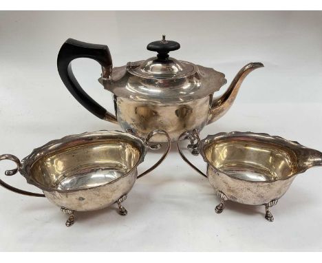 Silver three piece tea set (Birmingham 1929)Total weight approximaltey 580 grams.