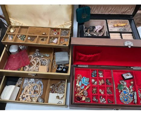 Collection of vintage and later costume jewellery, wristwatches, jewellery boxes and other bijouterie 