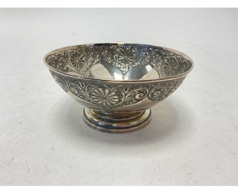 Victorian silver rose bowl with scroll decoration (Sheffield 1889), 13cm diameterWeight 146.9 grams