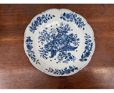 18th century Worcester porcelain cress dish, 19.5cm in diameter