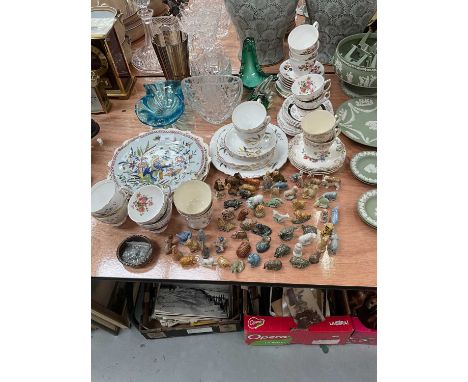 Continental plate decorated with parrots, together with Wade Whimseys, teaware and other decorative ceramics.