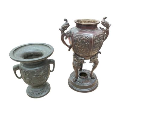 Two Japanese bronze vases (2).