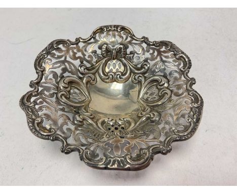 Victorian silver bonbon dish with pierced decoration (London 1896), 13.5cm diameterWeight 147.6 grams