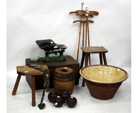 A GROUP OF ITEMS TO INCLUDE two stools, an oak box with brass carrying handle, a set of green painted kitchen scales and weig