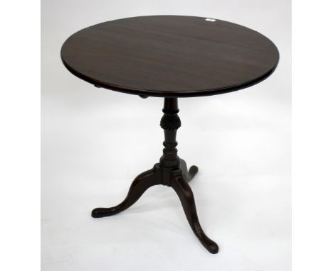 A 19TH CENTURY MAHOGANY CIRCULAR TOPPED TILT TOP TRIPOD TABLE, 75cm diameter