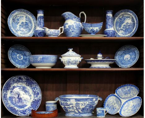 A MIXED LOT OF BLUE AND WHITE CHINA to include a; Copeland Spode tower pattern jug of baluster form; a Willow pattern tureen;