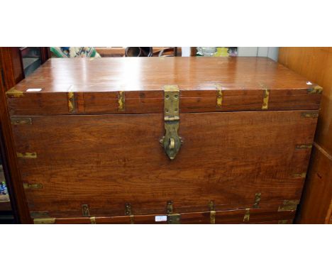A 20TH CENTURY TEAK CAMPAIGN TRUNK with brass mounts, 92cm wide