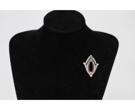 Platinum and diamond Art Deco brooch (10.20gr) - Weight: 10 g - Shipping available - Region: Europe - Sizes: H 50 mm x L 34 m