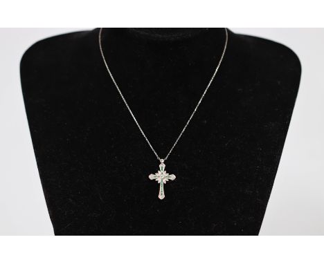 Cross in platinum and diamonds and emeralds (5.5gr) - Weight: 6 g - Shipping available - Region: Europe - Sizes: Croix H 35 m