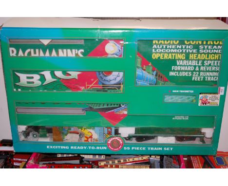 Bachmann G-scale big hauler train set, together with a modern G-scale train set (2)