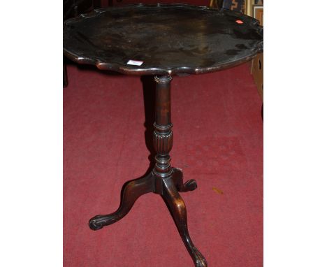 A Georgian style mahogany piecrust topped tilt-top pedestal tripod table 