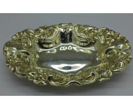 A silver dish marked sterling, 79g, length 17cm