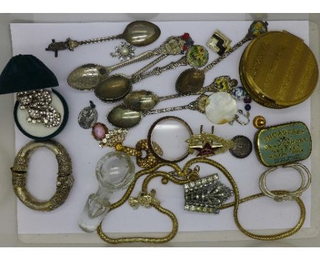 Jewellery including a white metal bangle
