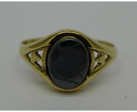 A 9ct gold ring, 2.7g, V