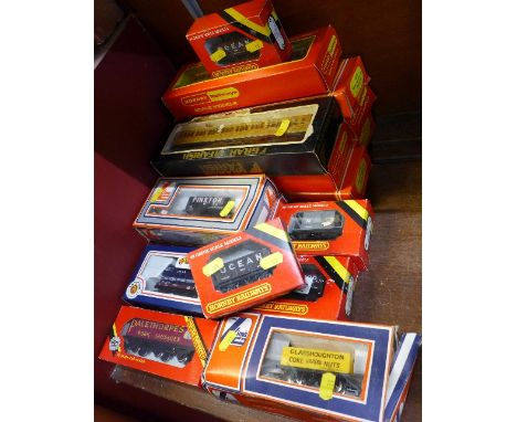 Hornby, Lima and Bachmann model railway carriages and wagons, sixteen in total, boxed