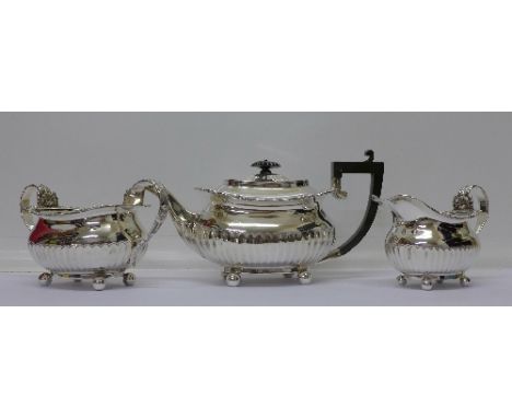 A Victorian three piece silver tea service, London 1895, Hutton & Sons Ltd., 1331.3g